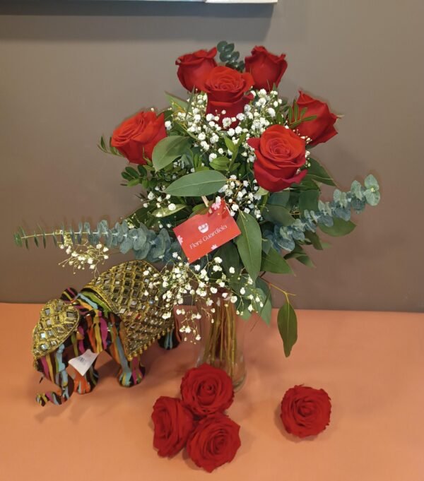Ramo de 6 Rosas: La Elegancia en Cada Pétalo