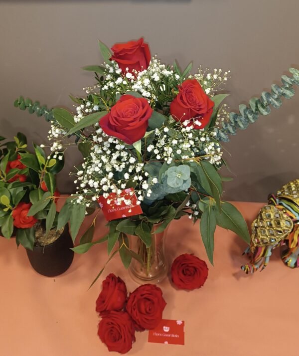 Ramo de 3 Rosas: La Elegancia en la Simplicidad